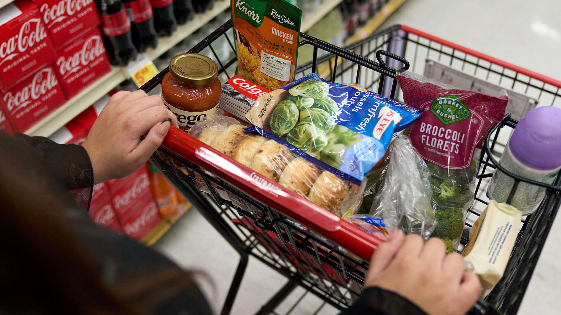 Tennessee lawmakers advance bill that would end state sales tax on groceries